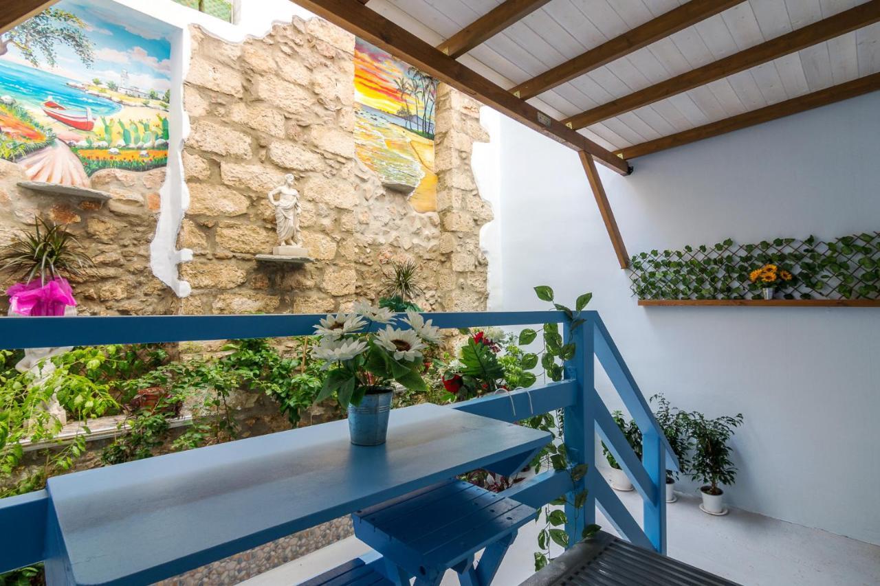 Wonderful Renovated Apartment With Private Patio Aten Exteriör bild